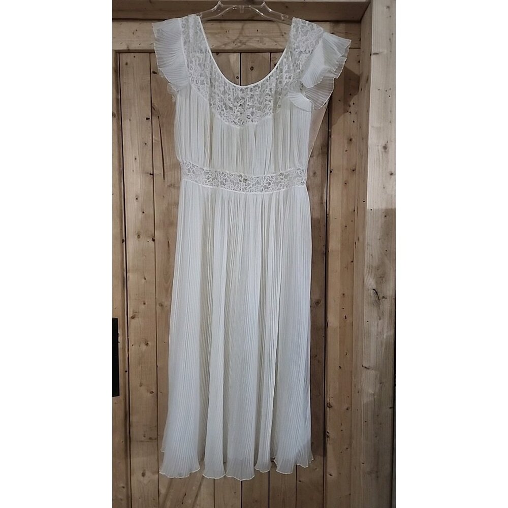 Vintage BARBIZON Bon Claire Nylon Lingerie Nightgown Grannycore Cottagecore Lace